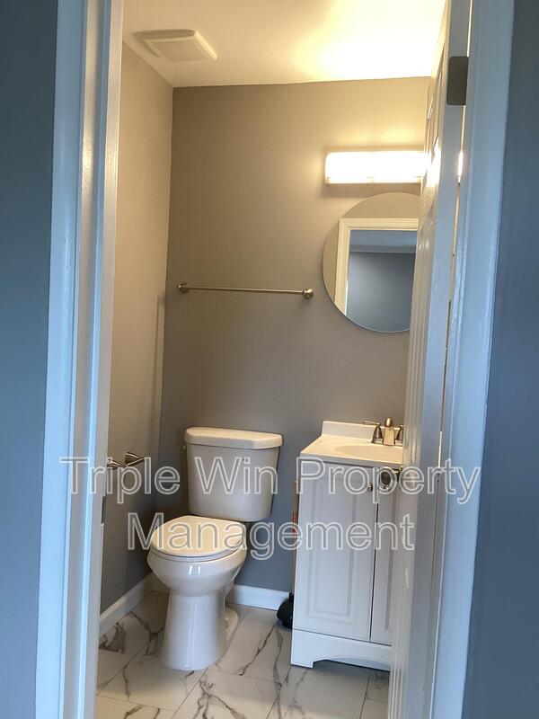 Building Photo - 563 Apex Dr