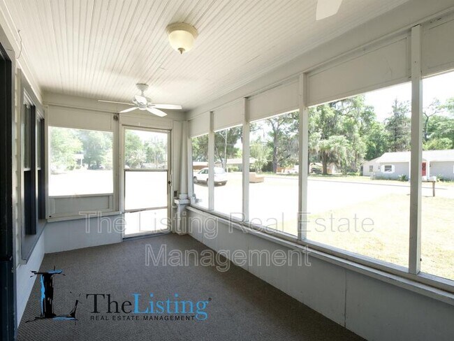 Building Photo - 611 E Plymouth Ave