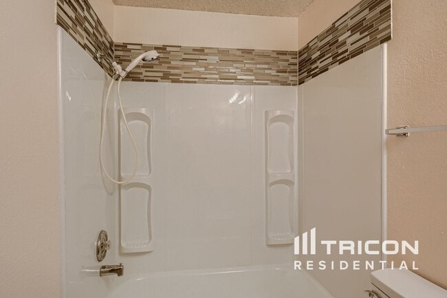 Building Photo - 3416 Tulip Ln