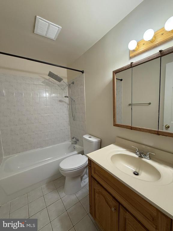 Building Photo - 405 Olde Greenwich Cir