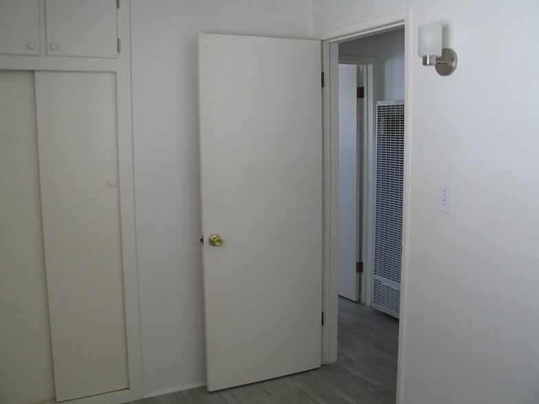 Building Photo - 1401 W Balboa Blvd