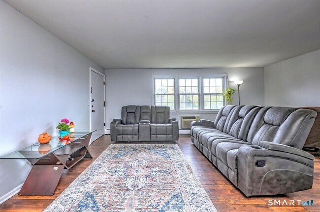 Building Photo - 1254 Farmington Ave