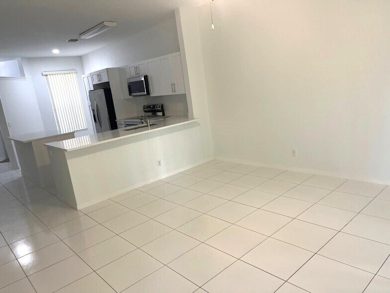Building Photo - 3166 Via Poinciana