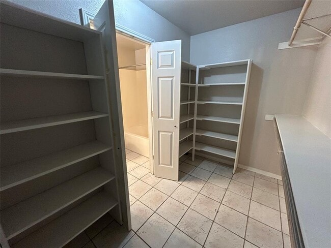 Building Photo - 603 E Sandy Ln