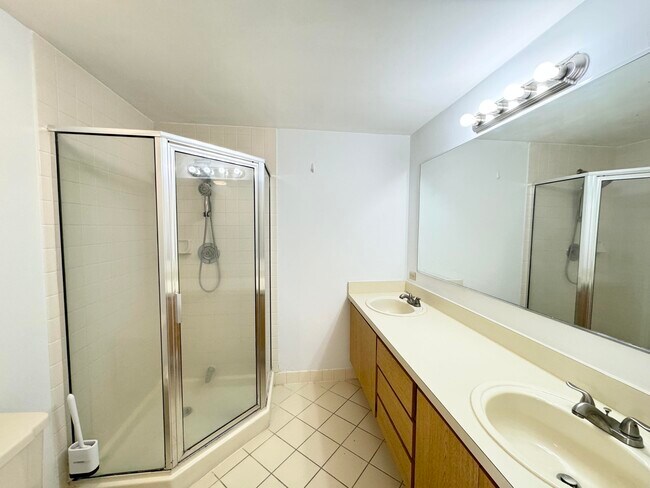 Building Photo - 563 Green Springs Pl