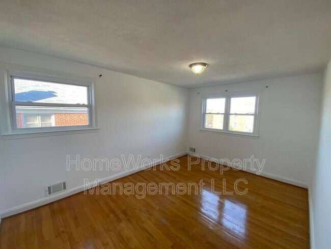 Building Photo - 1127 Deanwood Rd