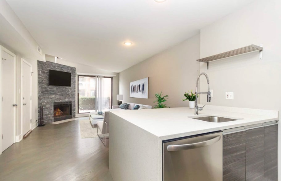 Building Photo - 941 W Grace St