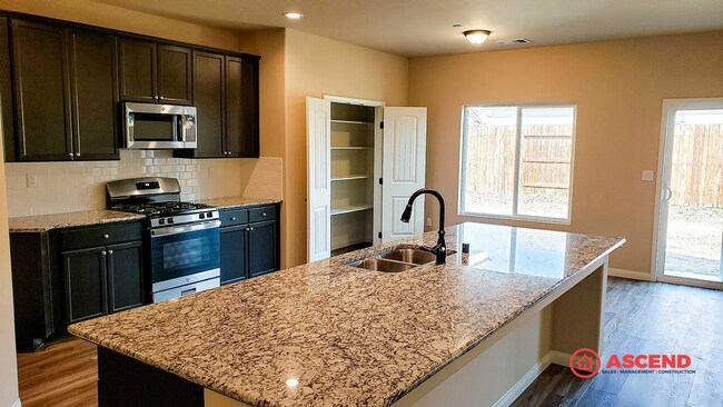 Building Photo - 4 Bedroom 2 Bath Newly Constructed Home