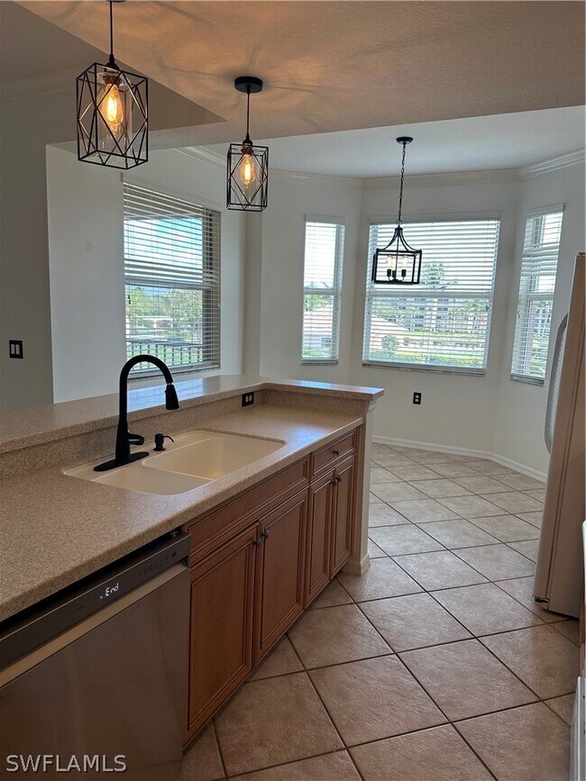 Building Photo - 8490 Kingbird Loop