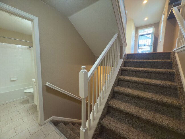 Building Photo - $O DEPOSIT OPTION. SPACIOUS 3-BEDROOM TOWNHOUSE IN KENSINGTON TOWNHOMES