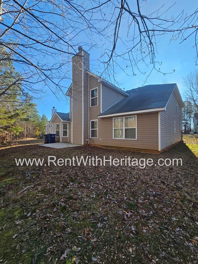 Building Photo - GORGEOUS 6 BEDROOM / 3.5 BATH WITH ALL THE...