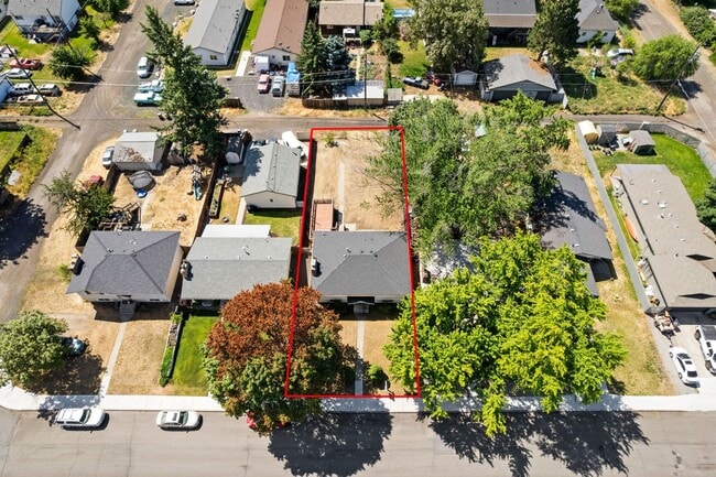 Building Photo - 4 Bedroom Northeast Spokane Home - Availab...