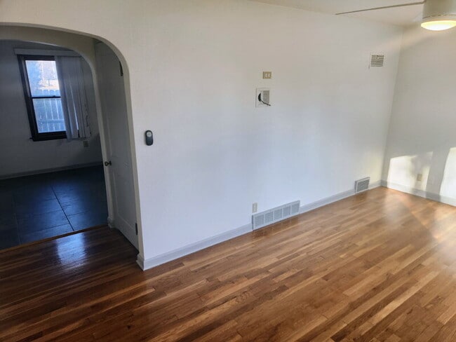 Building Photo - 1276 NE 52nd Ave