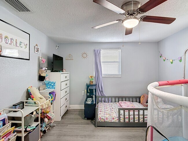 Building Photo - 5913 Appletree Rd