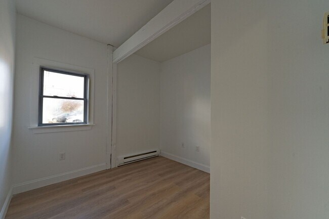 Building Photo - Spruce (294)