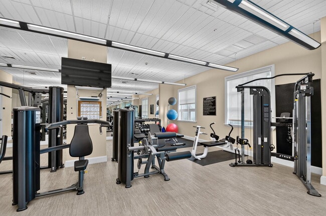 Building Photo - 403 S Sapodilla Ave