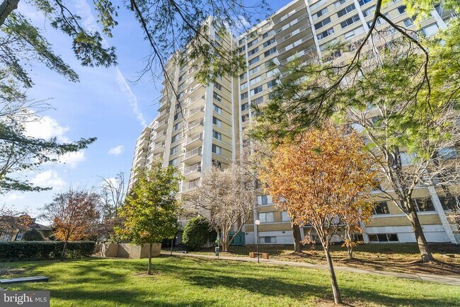 Building Photo - 301 N Beauregard St