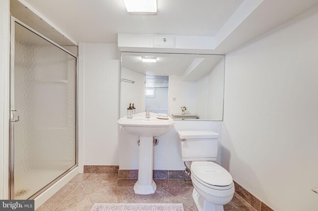 Building Photo - 4817 Chevy Chase Blvd