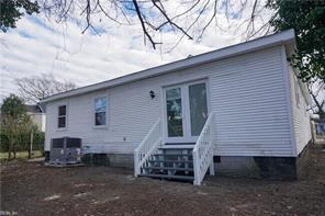 Building Photo - 1350 W 38th St