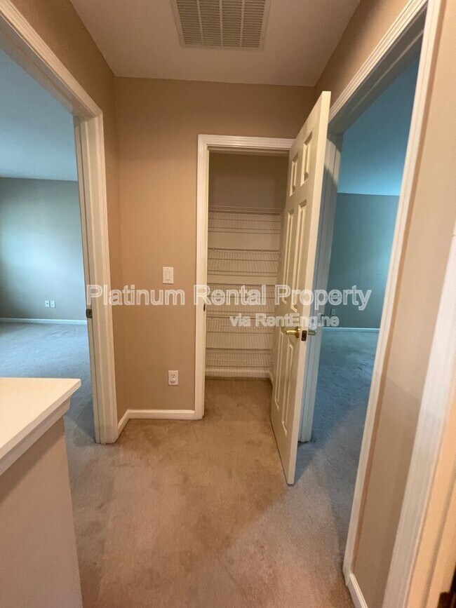 Building Photo - 4916 Durley Ln SE