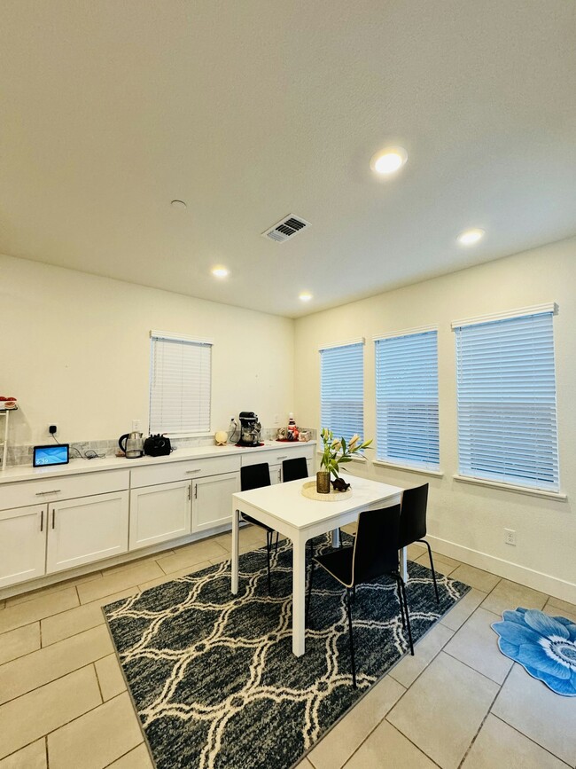 Building Photo - 1715 Tierra Ct