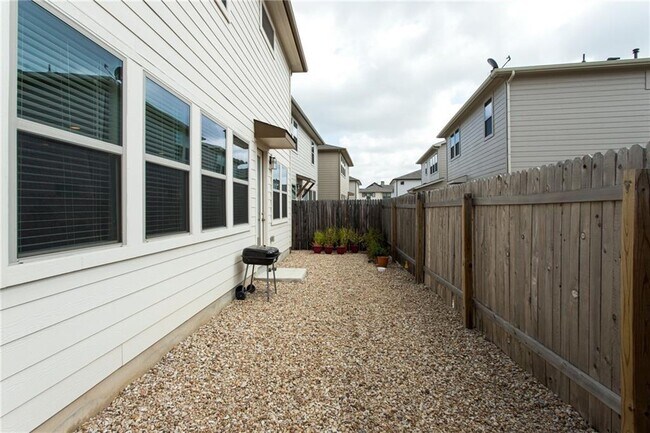 Building Photo - 9109 Garnet Dr