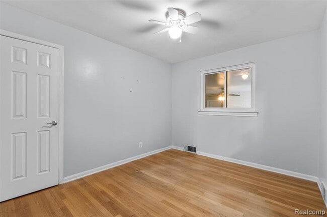 Building Photo - 1203 Hickory Ave