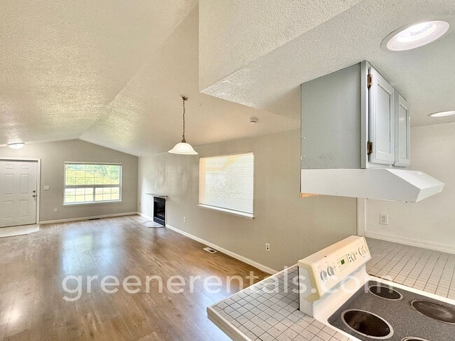 Building Photo - 3BR/2BA Rambler in Nisqually Pines with Co...