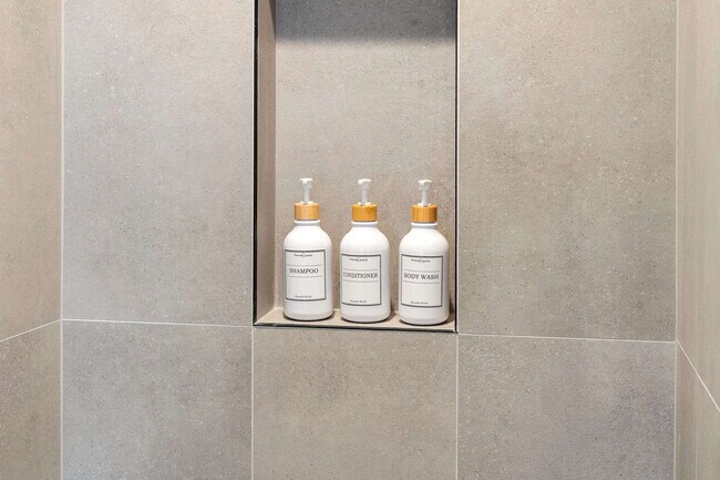 Building Photo - 6044 N Winthrop Ave