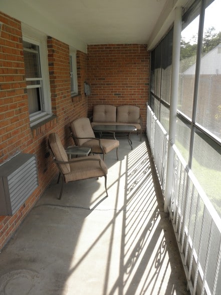 Screened in Porch - 17 Sunnybrook Rd