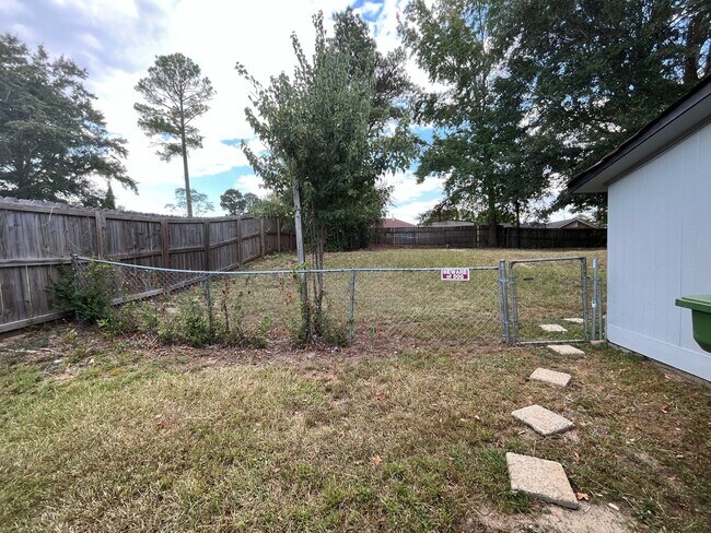 Building Photo - New On the Market!