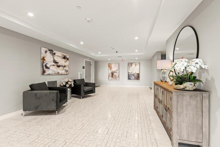 Building Photo - 26 Collins Ave