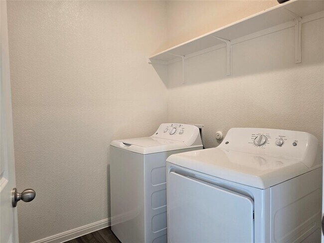 Building Photo - 100 Fox Hvn Rd