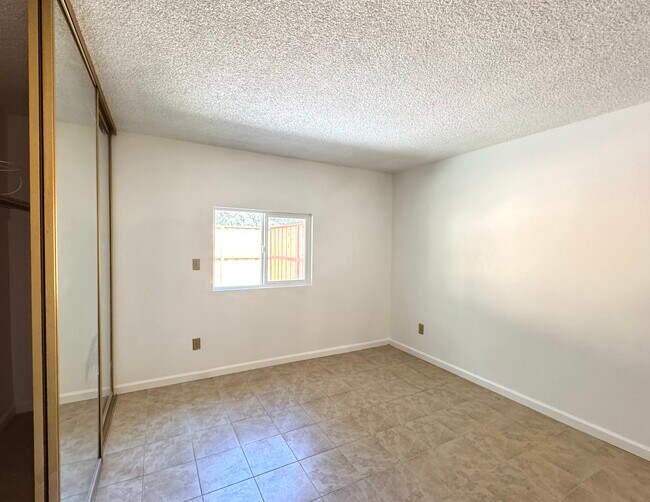 Building Photo - 2412 Sequoia Dr