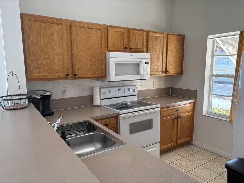 Building Photo - 1037 Park Ridge Cir
