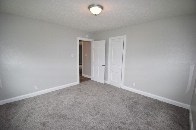 Building Photo - Renovated 2 Bedroom Pet Friendly Home For Rent!