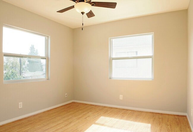 Building Photo - 340 N La Fayette Park Pl