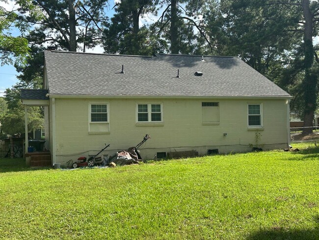 Building Photo - 523 Hilltop Dr