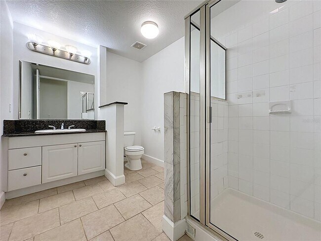 Building Photo - 2053 Green Oak Ct