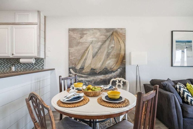 Building Photo - 16 Cut Off Rd