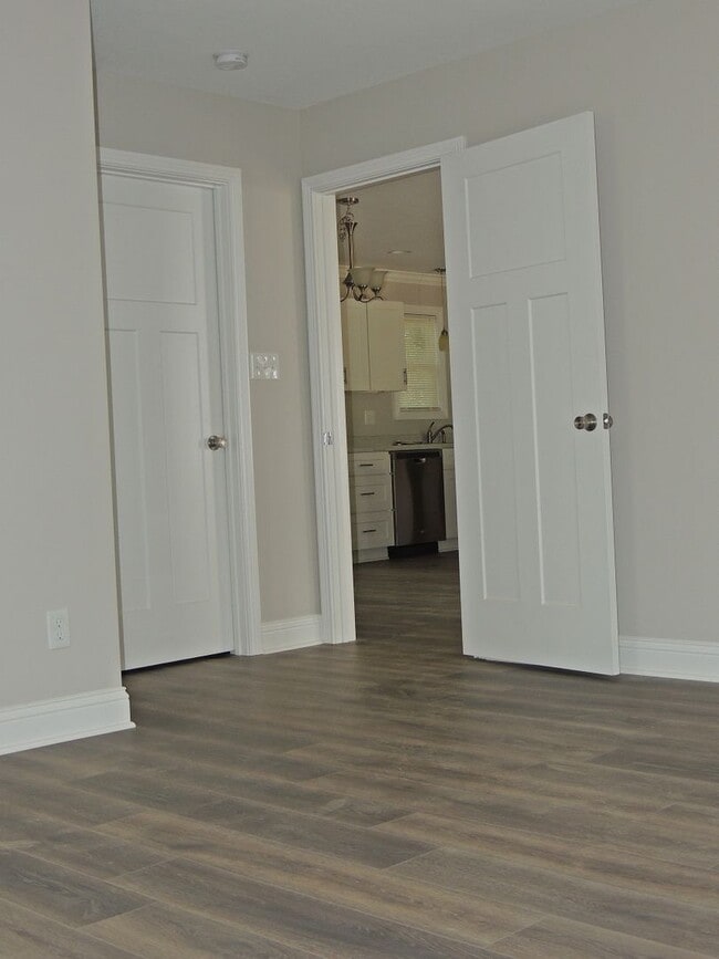 Building Photo - NOW AVAILABLE-  Charming Home in Maryville...