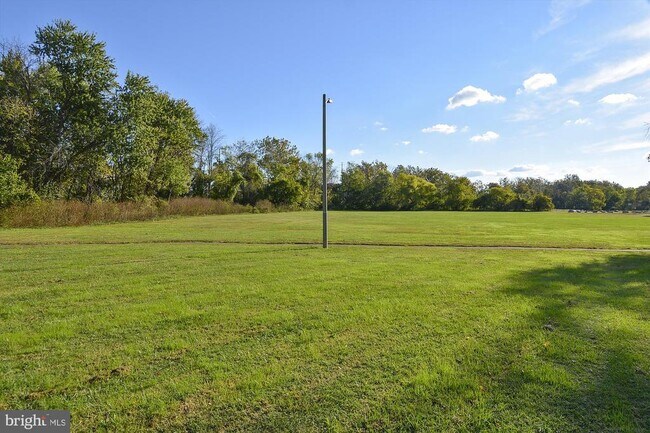 Building Photo - 5503 Sacramento Mews Pl