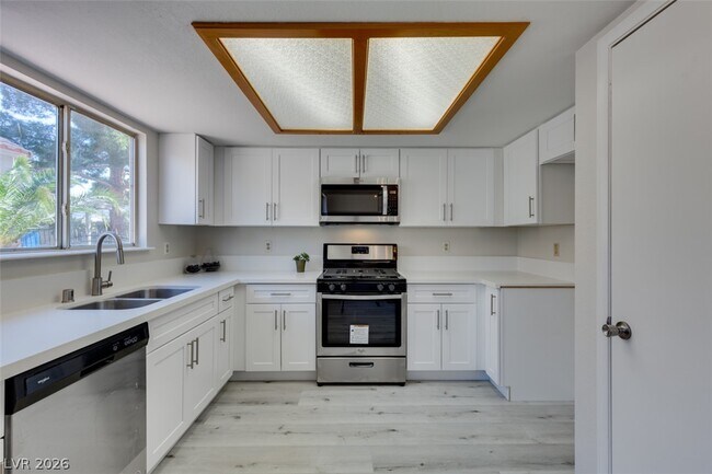 Building Photo - 582 Searchlight Dr