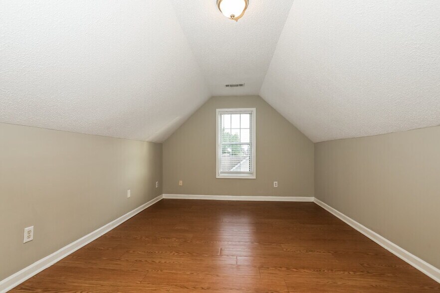 Building Photo - 11081 Knotty Pine Pl