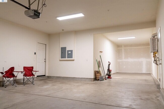 Building Photo - 21236 Grapevine Dr