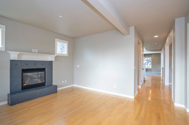 Building Photo - 1749 Skyline Ridge Ln SW