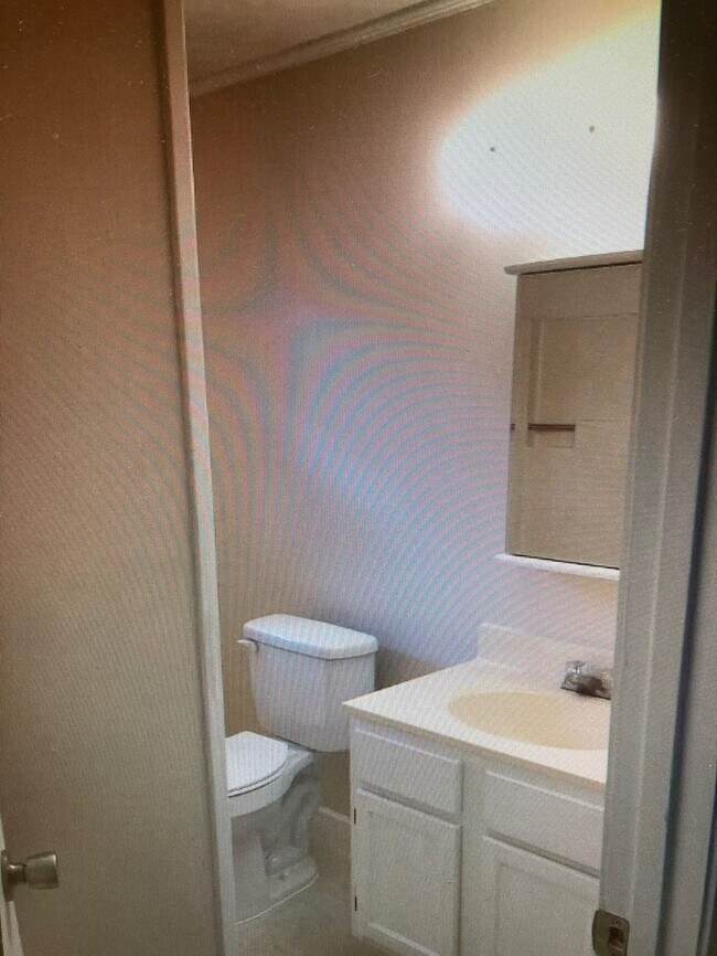 Building Photo - 3 bedroom 2 bath home located in Gulfport