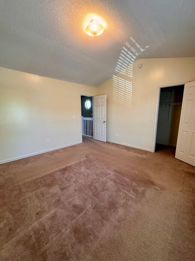 Building Photo - Townhouse for Rent in Liberty Square