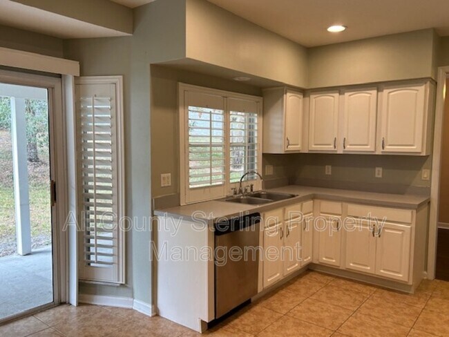 Building Photo - 1664 Pine Bay Dr