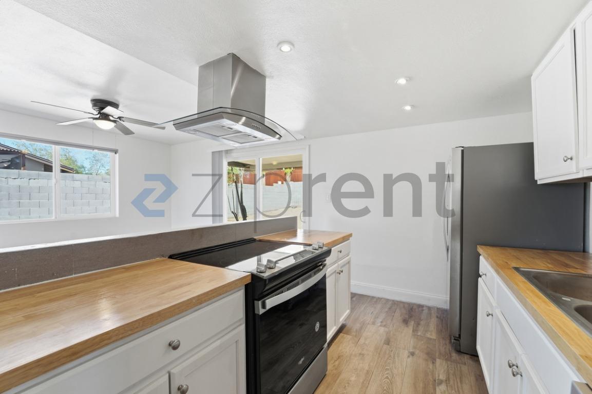 Building Photo - 9037 N 14th St